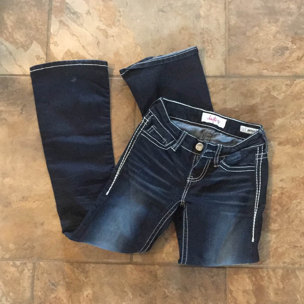 Beautiful bootcut jeans by Daytrip!